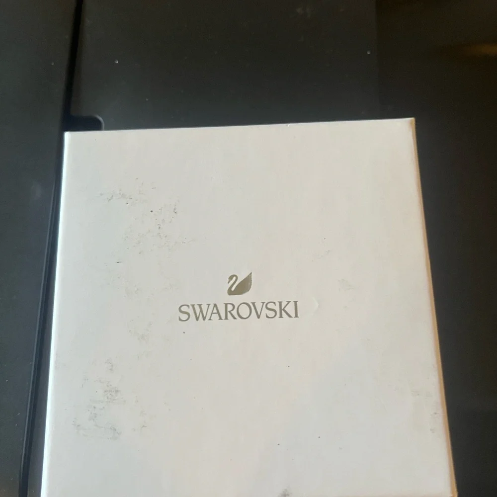 Samsung White Wireless Charger with Swarovski Crystals